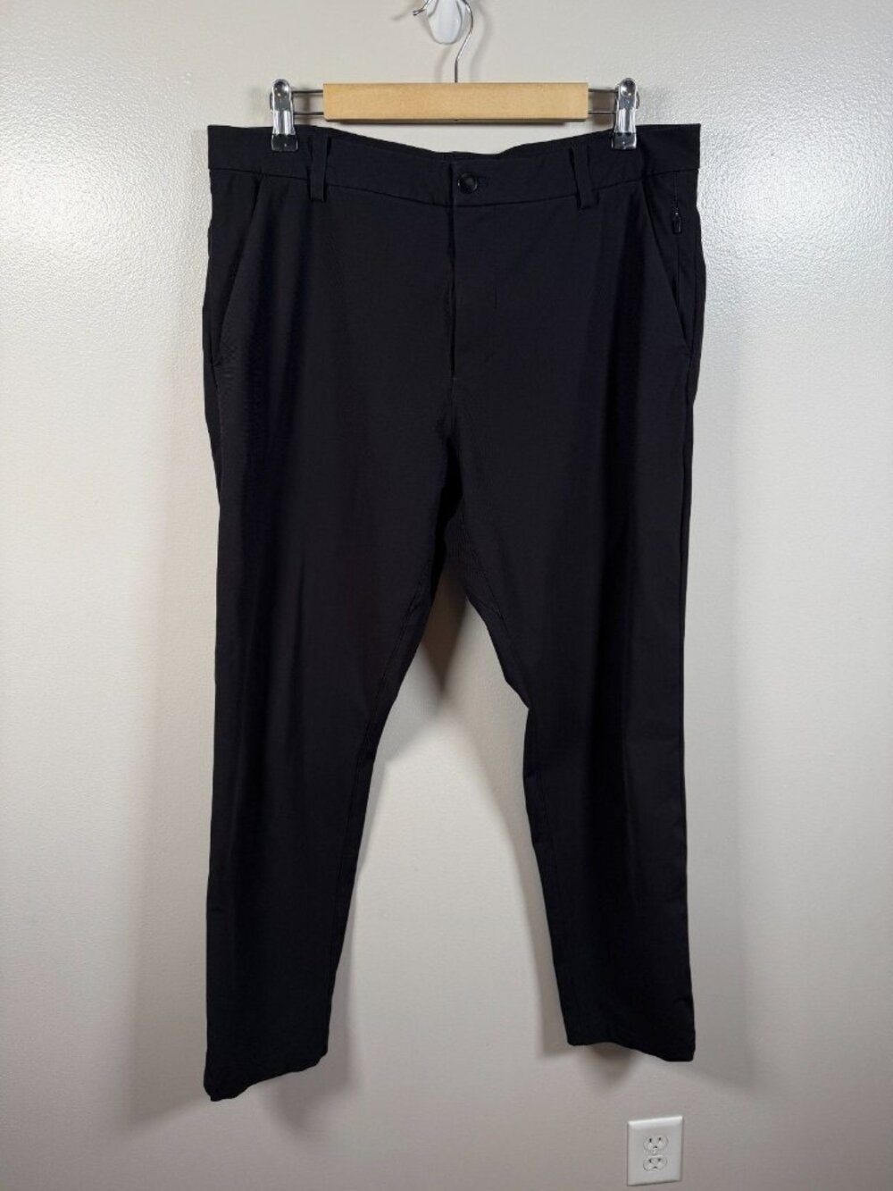 Lululemon Commission Classic Fit Pant Mens Size 34x30 Black Warpstreme Work